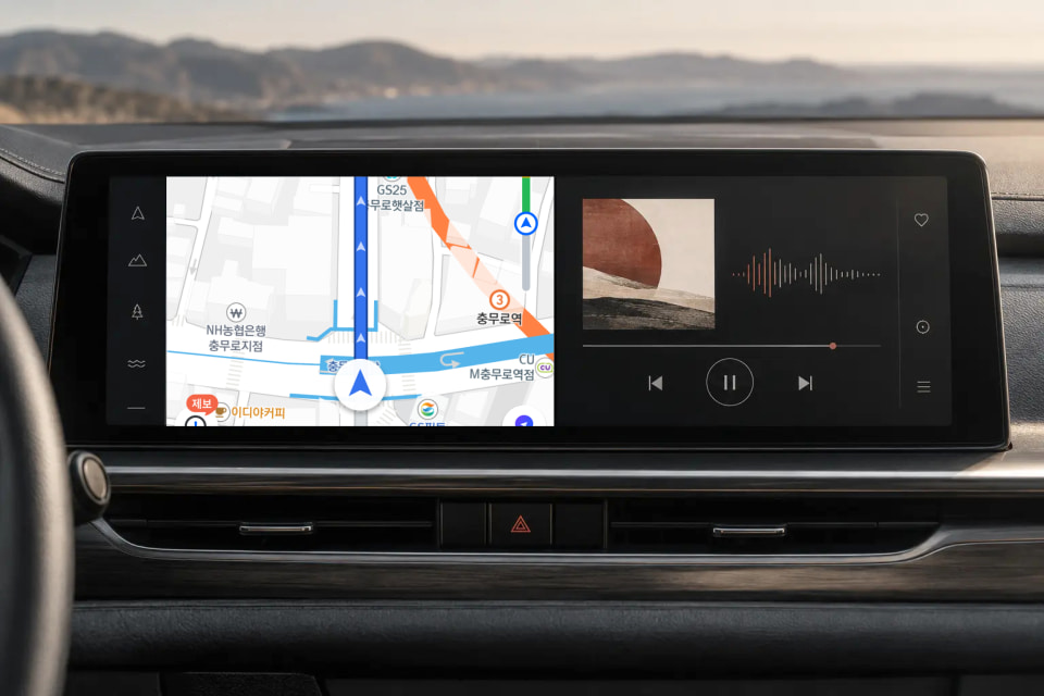 Navigation and music together on the vehicle display